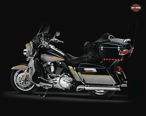 2010 Harley-Davidson FLHTCUSE CVO Ultra Classic Electra Glide Black