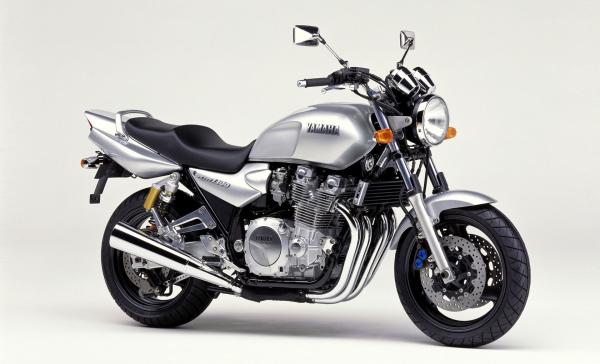 2000 Yamaha XJR 1300